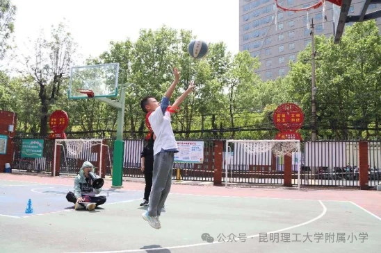 儿童如何在游戏中学习篮球技术_2